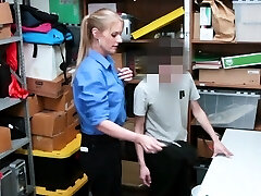 Mallcop cougar makes teen suspect bang her