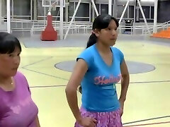 6'7 Kara Wolters predominant small women