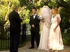 Cheating bride gets her twat mercilessly humped by the hottest man