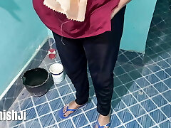 Indian Wifey Left Her Door Open While Pissing