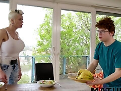 blonde milf mit riesigen titten wird gefickt - tanya virago