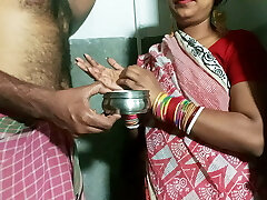 Sasur Ne Bahu Se Bola Pith Pe Oil Laga Do, Fir Gate Par Hello Chod Diya