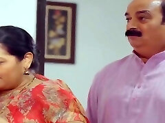 سینه کلان, دختر, قرمز دست توسط مادر او در حالی که لعنتی