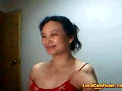 Mimi from China plays and flashes on webcam