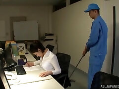 Japanese secretary Imanaga Sana stayed late in the office to tear up