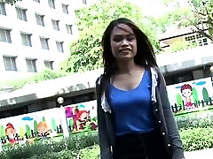 Elegant exotic Pui does her best to get jizz