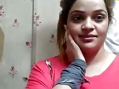 Afreen Khan Official With Uber-sexy Sports Top