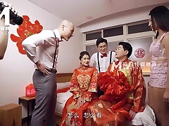 شیرین, نونونوجوان می شود توسط دو شهوانی, ها در رختخواب پس از عروسی