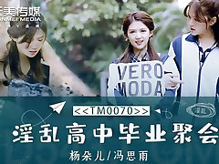 Went to the graduation party and concluded up porking the most popular girls - Threesome And Orgy