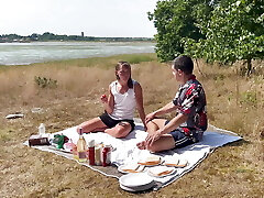 A Brit Posh Picnic