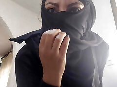 Arab Milf Masturbates Squirting Pussy To Rough Orgasm On Webcam While Wearing Niqab Porn Hijab XXX