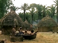 карин шуберт, изабель маршалл и лора гемсер в черной эммануэль