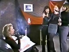 Sumptuous Retro, Lesbian sex scene