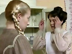 捷克青少年的荡妇得到惩罚,对被淘气 捷克青少年的荡妇得到惩罚,对被淘气