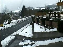 Blondes Teenie reibt Ihre Fotze