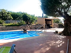 Big Ass Amateur Wife Is Very Super Hot to Fuck Hard in the Pool