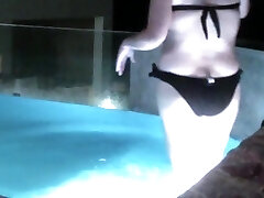 Homemade rectal: she gave me her ass in the pool to refresh it
