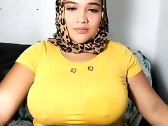 Busty Camgirl With Pierced Nipples Wank