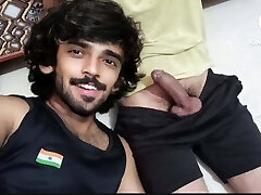 wow prima volta che tocco il mio fratellastro cazzo quando si masturbava davanti a me