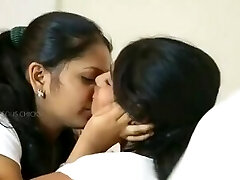 Two cuties tries their first lesbo