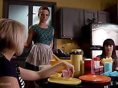 dana dearmond, kate england und liebling danika in lesbischen fetisch