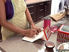 Big muy maquilladas paral ufak videolar With Natural Tits Bangs While Baking!
