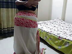 Punjabi Sexy MILF bade gand vale chache kamuk ho jate hai aur phir padose ladake ke sath Chudai karate hai