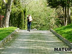 MATURE4K. Living mamadas de vaginas D-Efect