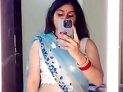 Indian hot bhabhi ne chut me fingering krke Pani nikala