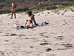 On the beach a stranger masturbates while looking at me