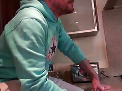 Big boobs Kimmie Fox sprayed on her tits from Sam B.mp4