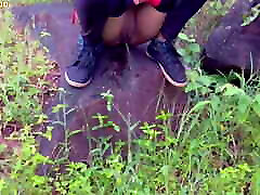 Hot Indian mallu girl enjoys early morning chut chudai in jungle