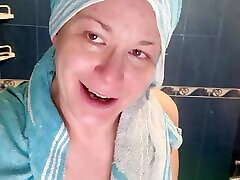 sexy office retreat fuck fest und madturbate mit duschkopf und shampoo tube