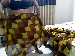 Moti Gand Wali xxxcom donelod Hot Aunty Gets Anal Fuck From Stranger When she was Saree Wearing