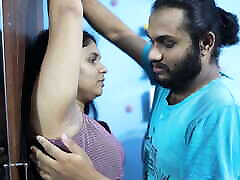 Saree romance hot armpit lick, Vaishnavy and Sharun Raj hot armpit lick romance in saree, Mallu couple saree armpit hot kiss