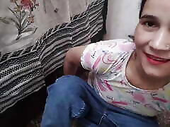 Cute girl ko chocolate khila kar choda