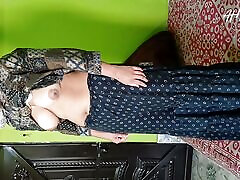 INDIAN GIRL REVIEW AND sauna mom and son HER BREASTS.