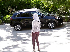 Curvy babe Aaliyah Hadid in hijab gets anal from agent