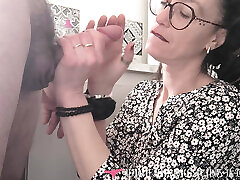 Vends-ta-culotte - French amateur woman sucks her boyfriend&039;s cock and swallows it all with delight