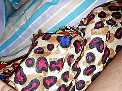 Chubby desi girl is lonely in her house