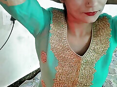 Bhabhi ne jabar dasti doodh daba daba kar pela