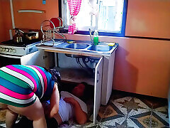 horny woman seduces gaidan kos plumber