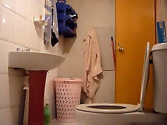 Voyeur clip of a teen in toiled
