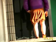 Dancing Japanese babe got skirt sharked on the street