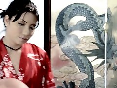Busty گر Rina woodboydy aniko noemi در خدمت او به طور منظم مشتری
