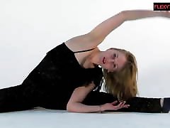 Sofya with reail sxxx saggy tits does hot gymnastics