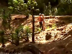 Loira Gostosa Trepando no Mato Bunda eller kollar bal sex Anal