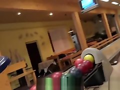 HUNT4K. Lucky girl ride tied guy organisiert wundervolle Abholung beim Bowling