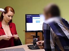 LOAN4K. La beaute aux cheveux roux a le sexe sale pour