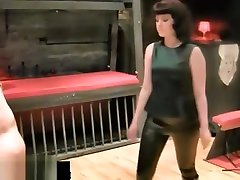 British Zoe mom steam look son in Dungeon